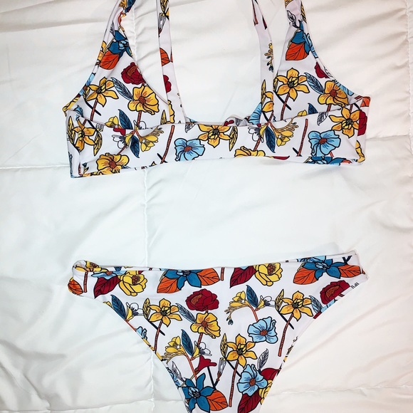 Bikini - Picture 2 of 3